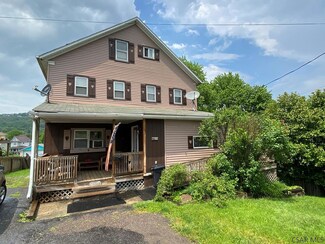 907 Main St, Windber, PA 15963