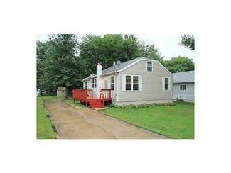 1519 34th St NE, Cedar Rapids, IA 52402