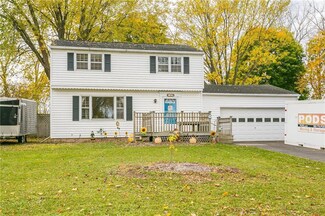 29 Overlook Dr, Hilton, NY 14468