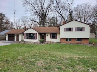 8255 Secor Rd, Lambertville, MI 48144