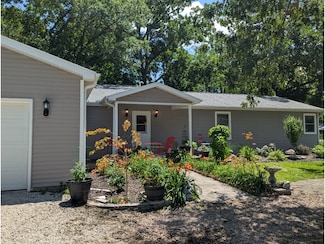 445 S Wyckles Rd, Decatur, IL 62522