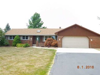 4955 Curtice Rd, Northwood, OH 43619