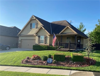 22325 W Cedar St, Tonganoxie, KS 66086