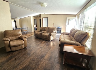 106 W Union St, Eagle Lake, TX 77434