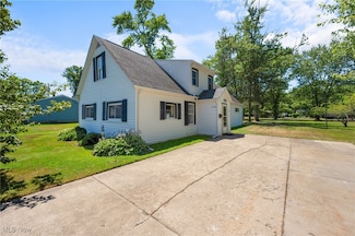 470 3rd St, Geneva, OH 44041