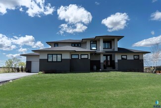 26183 Sunset Bluff Dr, Canistota, SD 57012