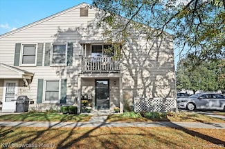 2612 Wildwood Ct, Lake Orion, MI 48360