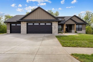 160 Pleasant Hill Dr NW, Swisher, IA 52338