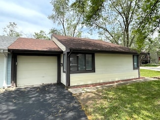 211 W Birchwood Dr, Romeoville, IL 60446