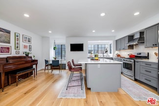 5731 Topanga Canyon Blvd Unit 3, Woodland Hills, CA 91367