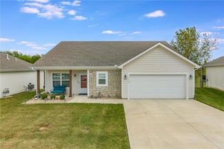 1570 S Park Dr, Tonganoxie, KS 66086
