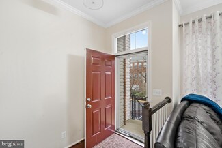 2563 James Monroe Cir, Herndon, VA 20171