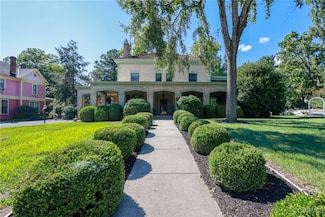 614 S Main St, Blackstone, VA 23824