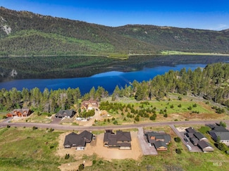 13156 Hawks Bay Rd, Donnelly, ID 83615