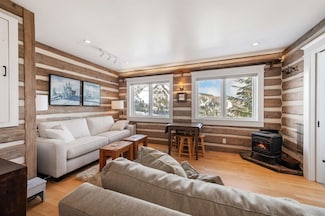 197 Mogul Hill Rd, Sandpoint, ID 83864
