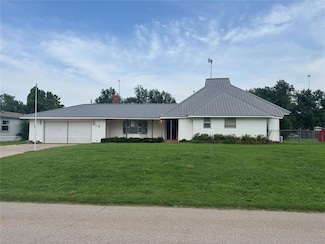 215 6th St, Verden, OK 73092