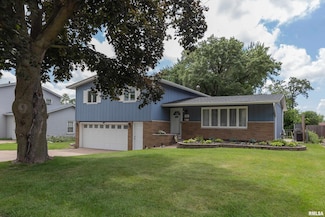 922 19th St, Bettendorf, IA 52722
