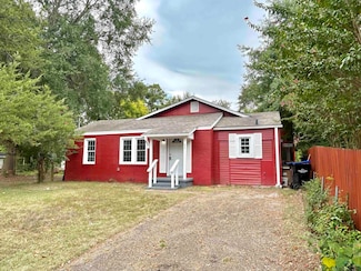 810 Butler Dr, Longview, TX 75602