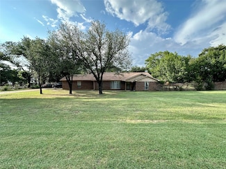 101 Timberview Ct, Burleson, TX 76028