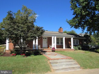 5901 35th St N, Arlington, VA 22207