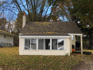 5679 E Pakes Rd, Crystal, MI 48818