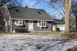 27 Wiggand Dr E, Bethlehem, NY 12207