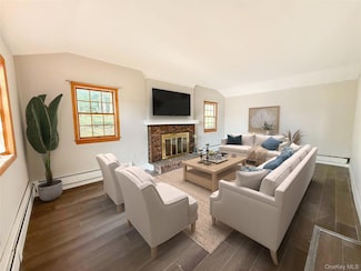 4 Dutch Ct, West Nyack, NY 10994