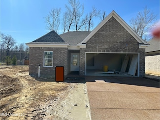 343 Country Garden Dr, Southaven, MS 38671