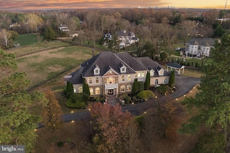 627 Walker Rd, Great Falls, VA 22066