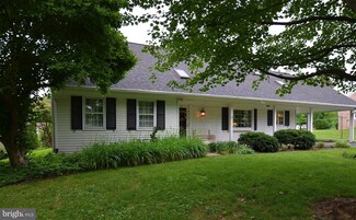 105 N Kinzer Ave, New Holland, PA 17557