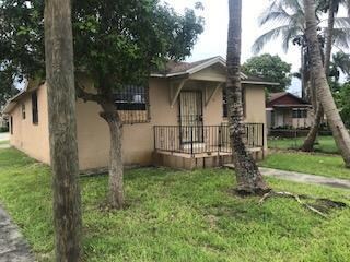 494 Bacom Point Rd, Pahokee, FL 33476