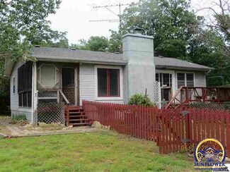 8745 Longview Rd, Ozawkie, KS 66070
