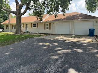 126 N 8th St, Hennepin, IL 61327