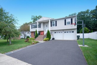 25 Poplar St, Howell, NJ 07731