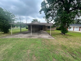 340 N West St, Yorktown, TX 78164