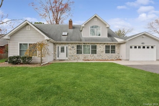 1560 Pebble Ln, Hewlett, NY 11557