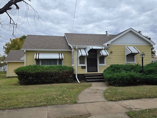 438 W 7th St, Russell, KS 67665