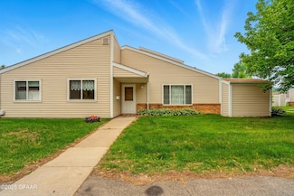 4 Parkview Cir, Grand Forks, ND 58201