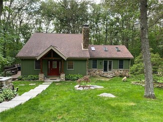 210 Horse Shoe Bend Rd, Acme, PA 15610