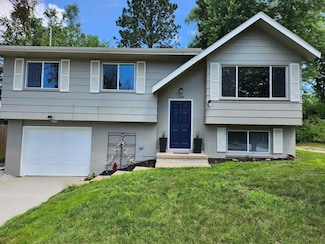 108 E Philip St, Des Moines, IA 50315