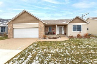 1620 W 66th St, Davenport, IA 52806