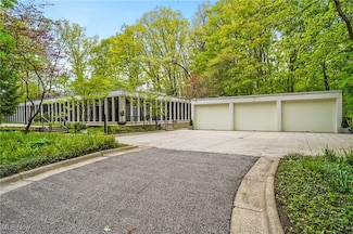 3210 N Dover Rd, Stow, OH 44224