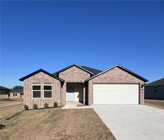 3104 N Bella St, Siloam Springs, AR 72761