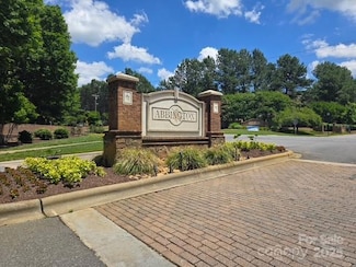 8602 Kilbourne Ct, Harrisburg, NC 28075
