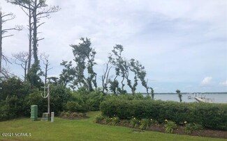 112 Westbay Cir, Harkers Island, NC 28531