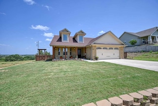 711 E Houston St, Llano, TX 78643