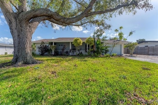 2420 Sunnyside St, Sarasota, FL 34239