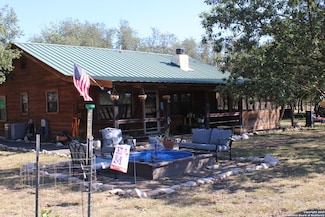 300 Paradise Oaks Dr, Utopia, TX 78884