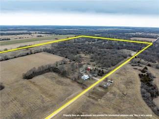 511 N 50th St, Walnut, KS 66780