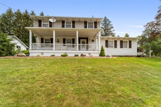 3723 Maplehurst Dr, Endicott, NY 13760